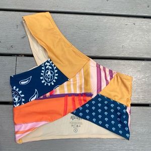 Nani Swimwear. Color Block top. Size small
